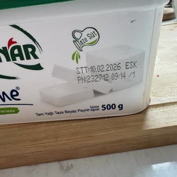 Pınar Tam Yağlı Süzme Peyniri Kırmızı Leke Ve Sıvı: Sağlık Riski Şikayeti