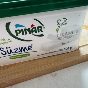Pınar Tam Yağlı Süzme Peyniri Kırmızı Leke Ve Sıvı: Sağlık Riski Şikayeti