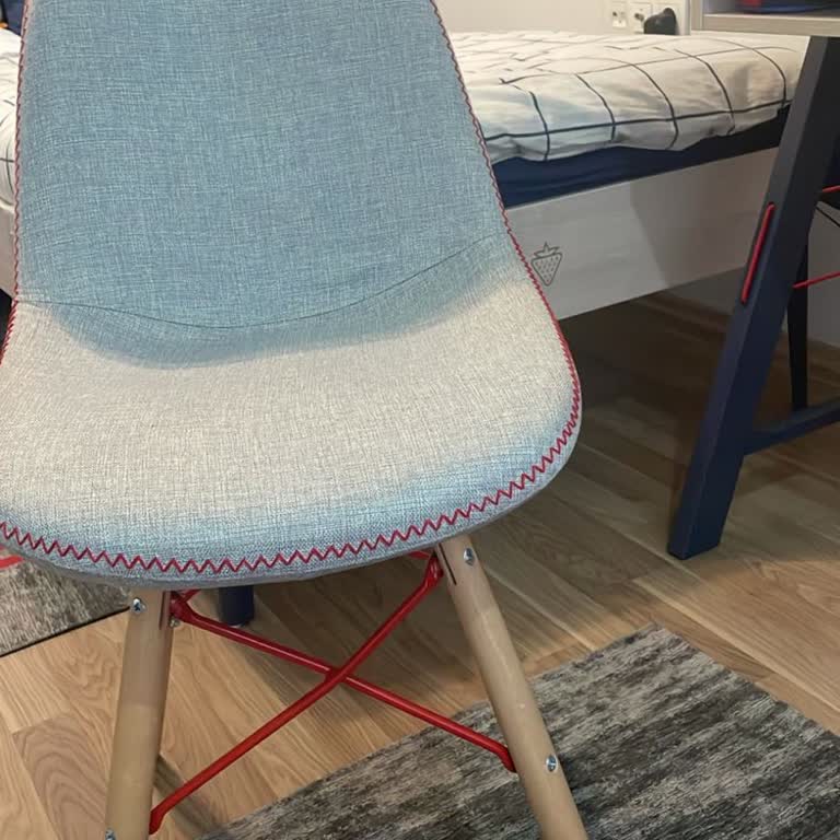 Garanti Altındaki Quatro Gri Sandalye Gıcırdama Sorunu Ve Kullanıcı Hatası İddiası