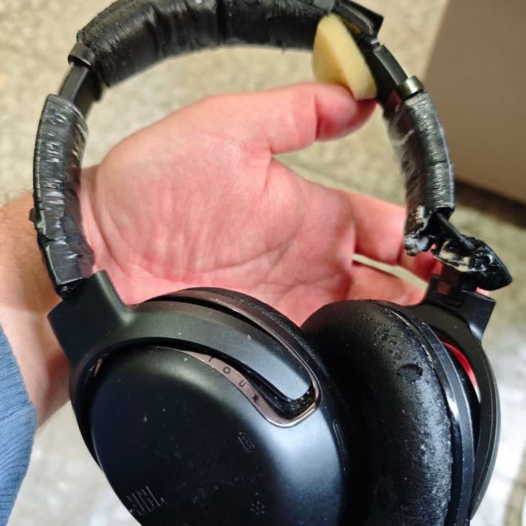 JBL Tour One M2 Tutucu İskeleti Kırıldı Yetkili Servis Yedek Parça Temin Edemiyor