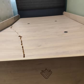 Çilek Mobilya Karyola Orta Taşıyıcı Parçası Kırıldı Ve Değişim Talebi