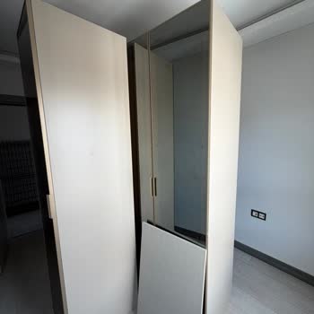 Hasarlı Ve Yanlış Kurulumlu Gardırop Modülü, Parça Eksikliği Ve Müşteri Hizmetleri Oyalaması