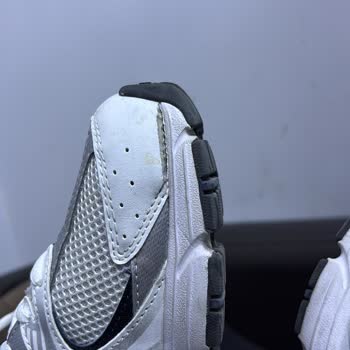 New Balance Ayakkabısının Kısa Sürede Açılan Dikişi Ve Yırtılan İç Astarı İçin Değişim Talebi