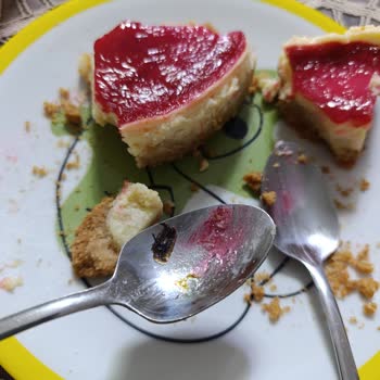 A101 Şubesinde Cheesecake’te Ölü Arı, İade Talebi