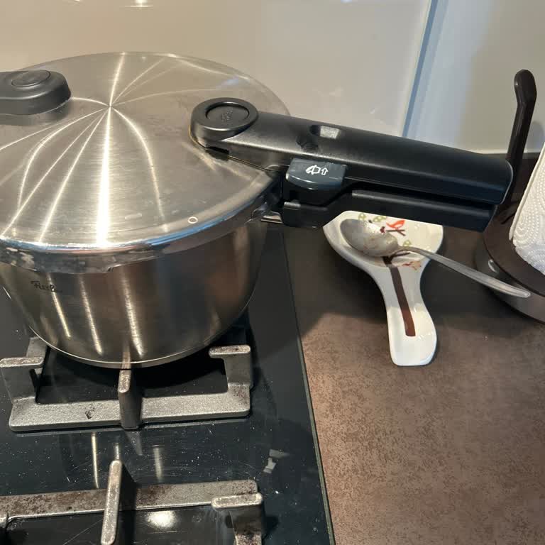 Ses Çıkan Ve Kapak Oynayan Düdüklü Tencere İçin Acil Teknik İnceleme Ve Destek Talebi