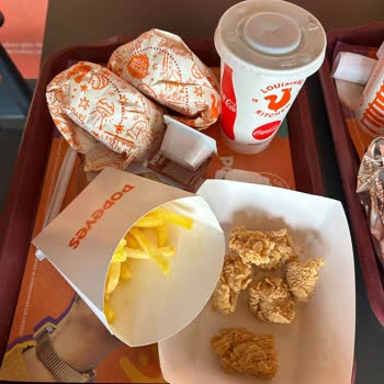 Popeyes Bornova Şubesinde Çalışanların Saygısız Tavırları Ve Uzun Bekleme Süresi