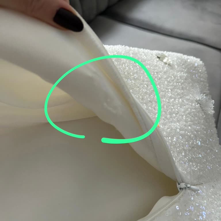 İç Astarı Delinen Ve Tenimi Yakan Elbise Değişim Talebi