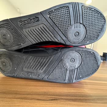 Reebok Siyah Ayakkabının Topuk Yastığı Beş Ayda Eridi, İade Talebi Reddedildi