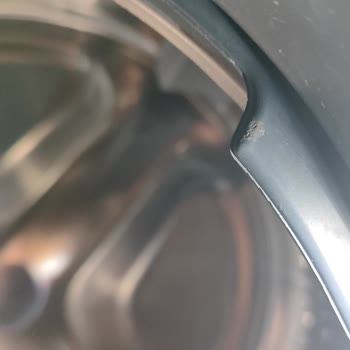 Sıfır Çamaşır Makinesinde Lastik Sorunu Servis Çizikleriyle Buluştu