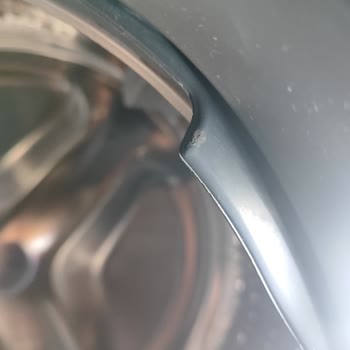 Sıfır Çamaşır Makinesinde Lastik Sorunu Servis Çizikleriyle Buluştu