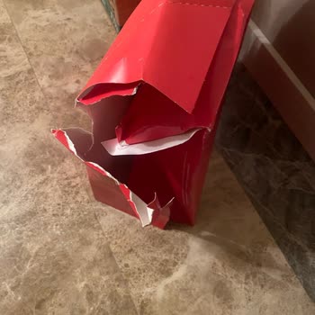 Boyner Ve Hepsijet'ten Güvensiz Ve Hasarlı Kargo Teslimatı Şikayeti