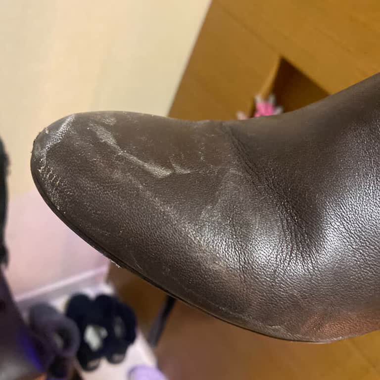 Divares Deri Botta Az Kullanımda Çabuk Oluşan Beyaz Lekeler Ve Soyulma Nedeniyle Para İadesi Talebi