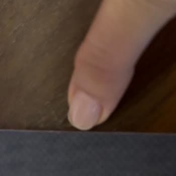 Muzaffer Mobilya Defolu Yemek Masası Üzerindeki Kabarcıklar, Değişim Reddi Ve Güven Kaybı