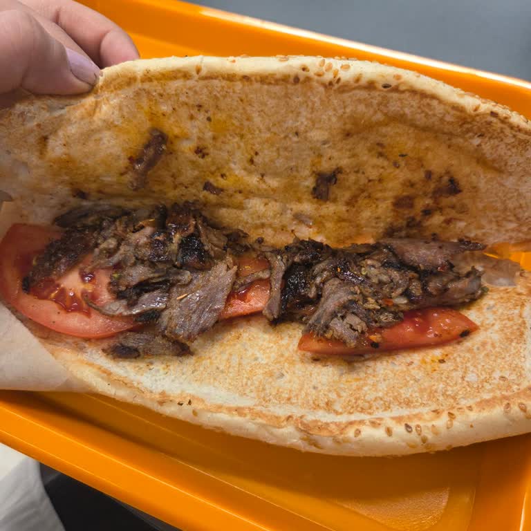 Köfteci Yusuf Şubesinde Et Azlığı Ücretle Uyuşmuyor