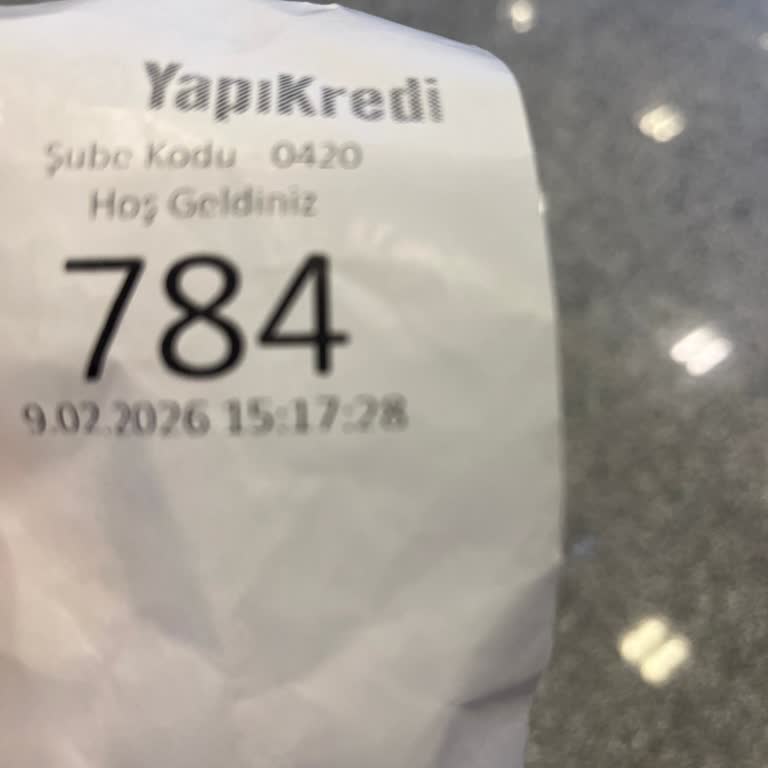 Yapı Kredi Bankası Eryaman Şubesinde Uzun Bekleme Ve Personel Yetersizliği