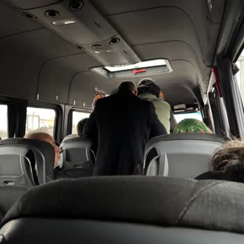 Aşırı Kalabalık Otobüs Yolculuğunda Güvenlik Tehlikesi Ve Sağlık Problemi