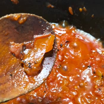 Deli Chef Menemen Harcında Aşırı Domates Kabukları Ve Müşteri Hizmetlerine Ulaşılamaması