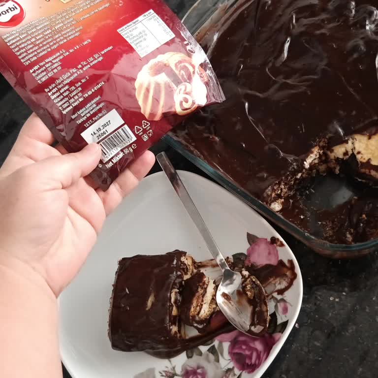 Son Kullanma Tarihi Geçmemiş Kakao Bozuk, Pasta Çöpe Gitti