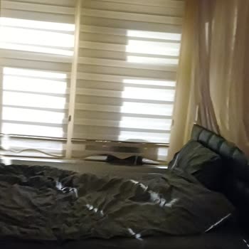 Dairenin Önündeki Parlak Sokak Lambası Geceleri Uyku Sorunu Yaratıyor