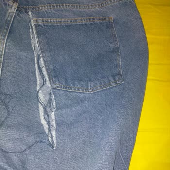 DeFacto Kot Pantolon Kalça Bölgesinde Kısa Sürede Yırtıldı