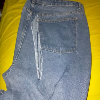 DeFacto Kot Pantolon Kalça Bölgesinde Kısa Sürede Yırtıldı