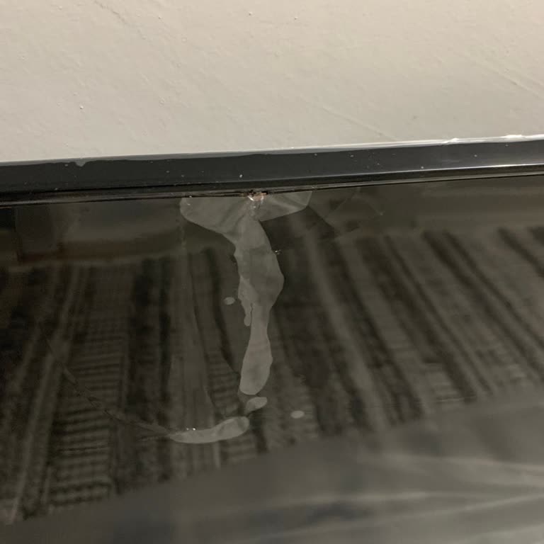 Kırık Ve Kullanılmış Olarak Gönderilen Yeni TV İçin Acil Değişim Talebi