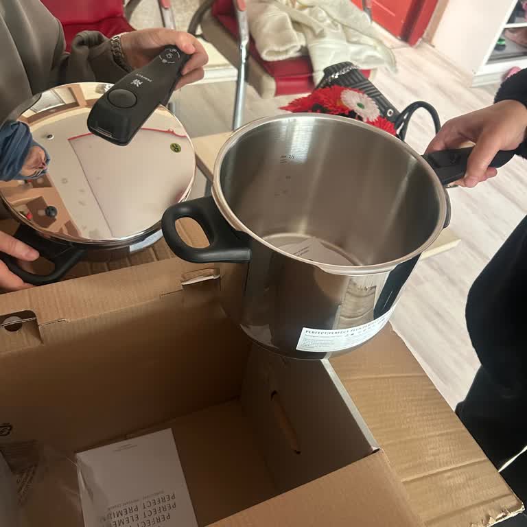 WMF Hepsiburada’da Görsel Yanıltmasıyla Gönderilen Düdüklü Tencere Seti Farklı