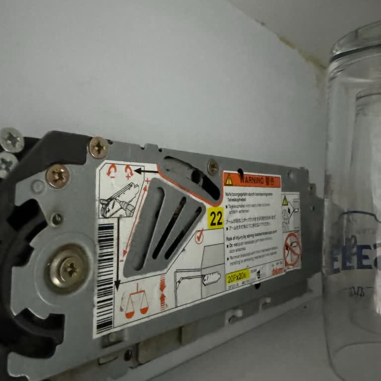 Blum Kapak Mekanizmasının Fren Sistemi Çalışmıyor Ve Ücretsiz Garanti Değişimi Talep Ediyorum