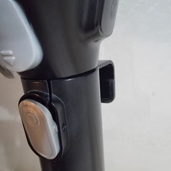 Bosch Unlimited 7 Süpürge Plastik Parçasındaki Çatlak İçin Ücretsiz Değişim Talebi