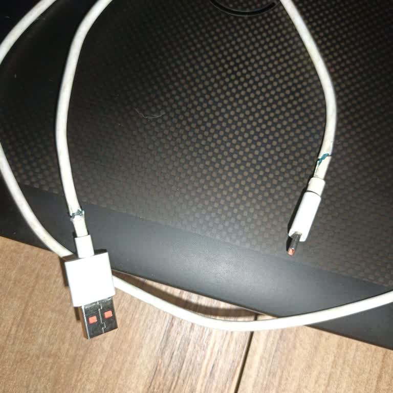 Tecno Camon 30 İç Şarj Kablosu Arızası Ve Yetkili Servis Bulamama