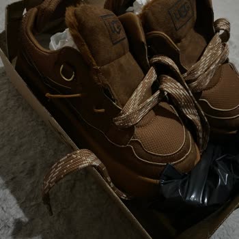 Yanlış Renkli Ve Kusurlu UGG Botu İçin İade Talebi Ve Cevapsızlık