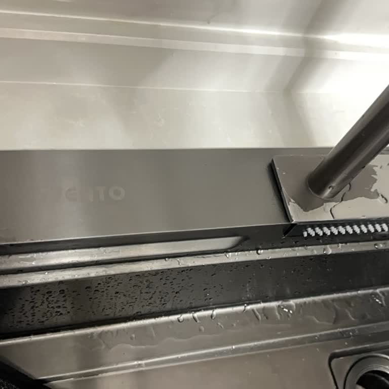 Ivento 2 Ay İçinde Yüzey Kaplamasında Ciddi Soyulmalar Başladı, Sıcak Su Hattı Sorunlu