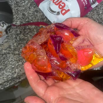 Peros Kapsülleri Yapıştı, Deterjan Akıp Kullanılamaz Hale Geldi