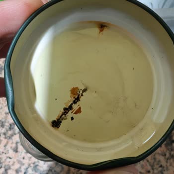 Kapağındaki Pasa Benzeri Görüntü Ve Sağlık Endişesi