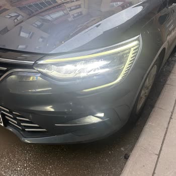 Yeni Renault Megane Işıklarındaki Buğulanma Ve Sararma Sorunu Garantiden Ücretsiz Değişim Bekliyor