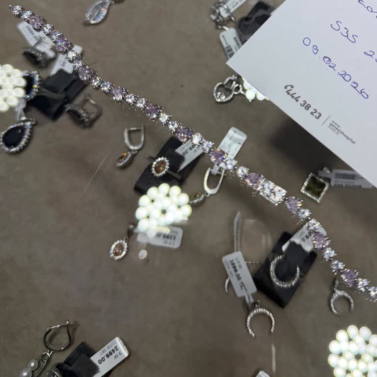 Kısa Sürede Koptuğu Bileklik Ve Personelin Saygısız Tutumu