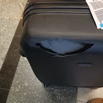 İki Rötar Ve Hasarlı Valiz Şikayeti