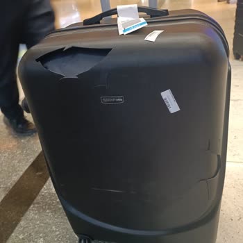 İki Rötar Ve Hasarlı Valiz Şikayeti