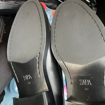 Yanlış Ayakkabı Numarası Ve Kırıcı Mağaza Üslubu Nedeniyle İki Mağaza Arasında Zaman Kaybı