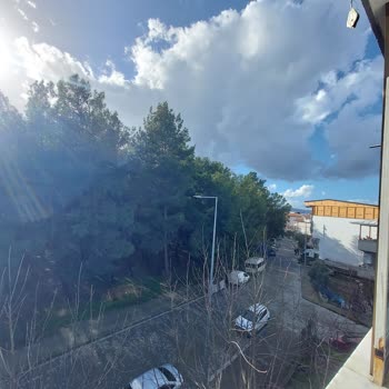 Gaziemir'de Karanlık Sokaklar Görme Engelliyi Tehlikeye Atıyor