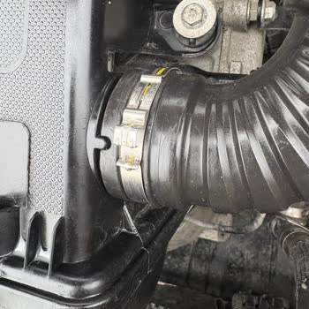 Yetkili Serviste Hava Emme Hortumu Kelepçesi Yanlış Takıldı, Araç Güvenliği Tehlikede