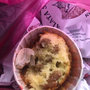 Galata Simitçisi Karaköy'de Muffin Kekin İçinden Eldiven Parçası Çıktı