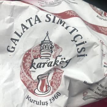 Galata Simitçisi Karaköy'de Muffin Kekin İçinden Eldiven Parçası Çıktı