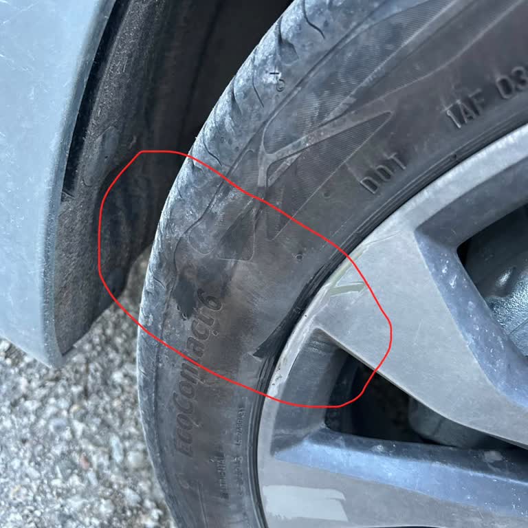 Renault Megane’de 6 Ay İçinde Balon Yapan Continental Lastiğe Garanti Talebi