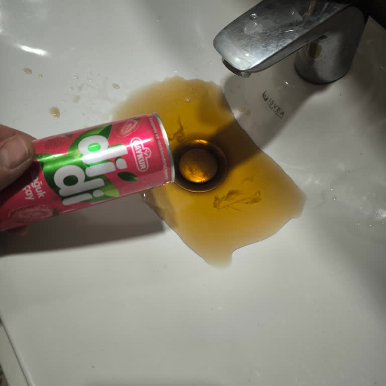 Çürümüş Ve Metal Tadındaki Soğuk Çayda Sağlık Endişesi