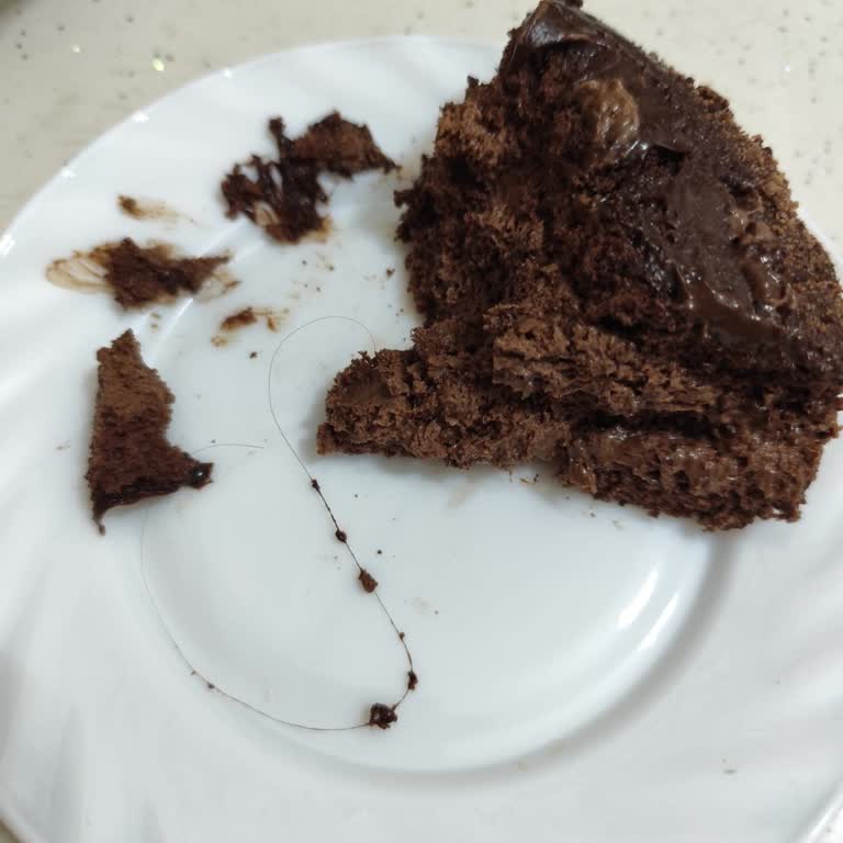 BİM Yıldızevler Şubesinde Çikolatalı Yaş Pasta İçinde Saç Tespit Edildi