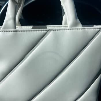 Boyner'de Kalite Sorunu: Calvin Klein Çantası Kendiliğinden Lekelendi