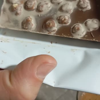 Bozulmuş Ülker Dolu Dolu Çikolata: Renk Değişimi, Bayat Koku Ve Sağlık Endişesi