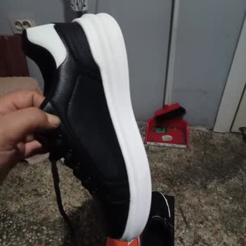 Flo Mağazası Ayakkabı Numara Değişimini Toz İddiasıyla Reddetti