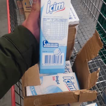 Bizim Toptan Market Çobançeşme Bizim Toptan Şubesinde Bozulmuş Süt Ve Zehirlenme